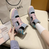 Női sportcipő fűzővel és lapos talppal