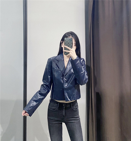 Rövid bőrkabát klasszikus gallérral