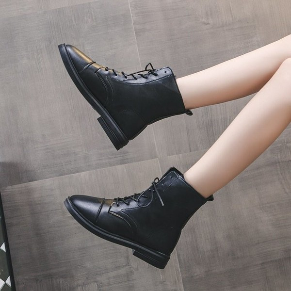 Bőr női alkalmi csizma lapos talppal