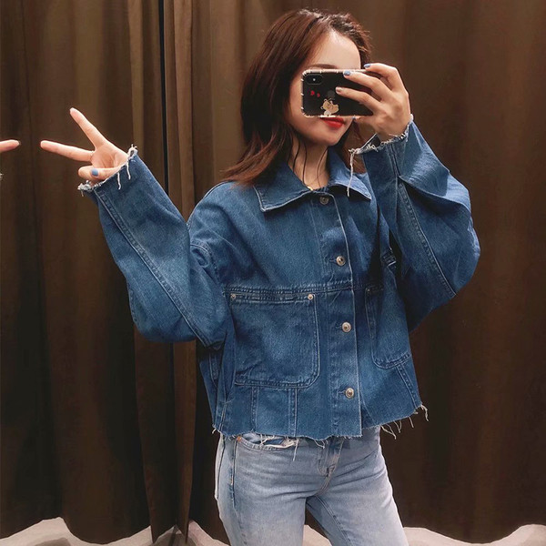 Rövid, széles farmerdzseki gombokkal