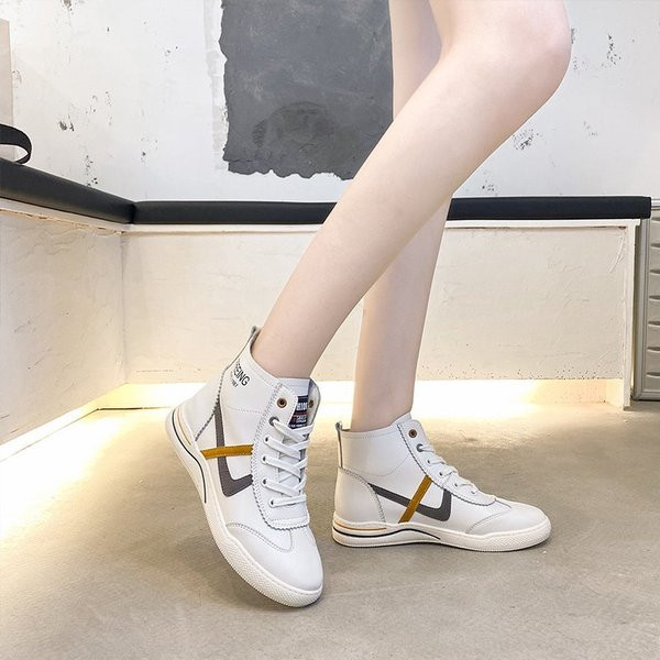 Νέο μοντέλο γυναικεία αθλητικά παπούτσια από έκο δέρμα με κορδόνια 