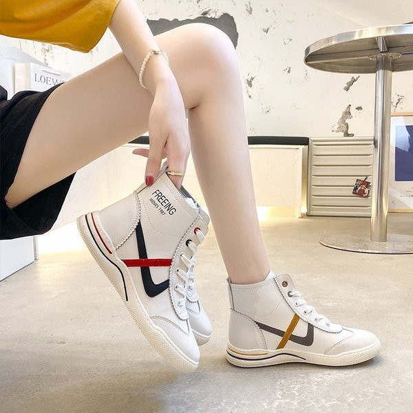 Νέο μοντέλο γυναικεία αθλητικά παπούτσια από έκο δέρμα με κορδόνια 