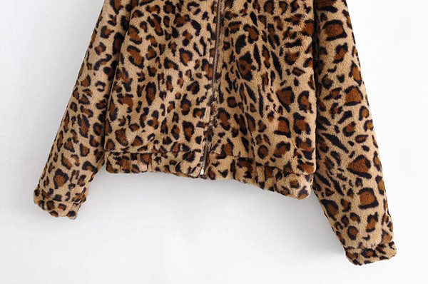 Rövid pehelykabát állatmintával