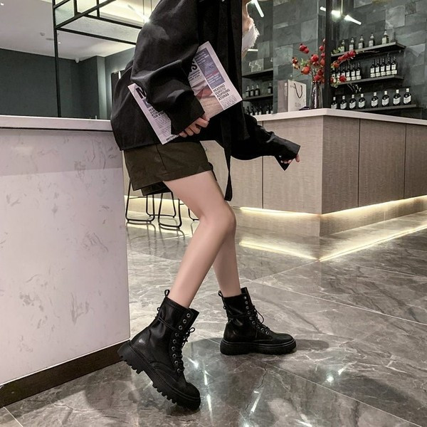 Eko bőrből készült modern női csizma lapos talppal