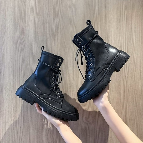 Eko bőrből készült modern női csizma lapos talppal