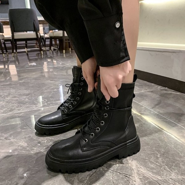 Eko bőrből készült modern női csizma lapos talppal