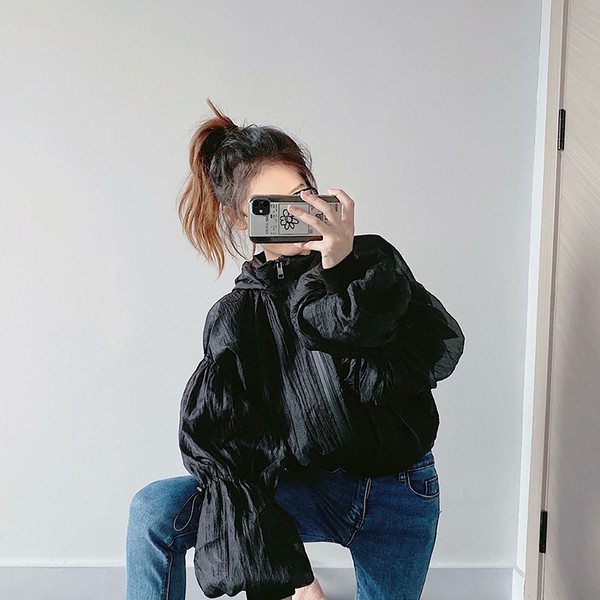 Rövid, hétköznapi kabát ujjkötővel