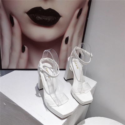 Κομψά γυναικεία παπούτσια με ψηλά τακούνια και με πλατφόρμα και αγκράφα