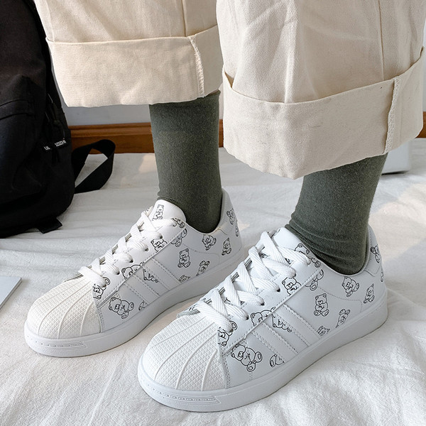 Uus mudel aplikatsiooni ja paeltega naiste sporttossud