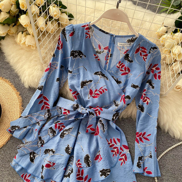 Virágmintás, V-nyakú rövid női jumpsuit