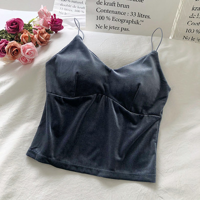 Bársony női felső V-nyakkal és vékony pántokkal