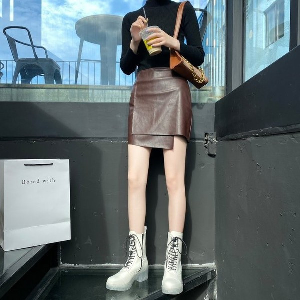 Aktualne ženske kožne čizme s grubim potplatom