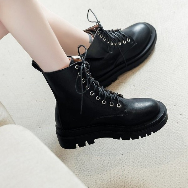 Öko bőrből készült modern női csizma - klasszikus modell