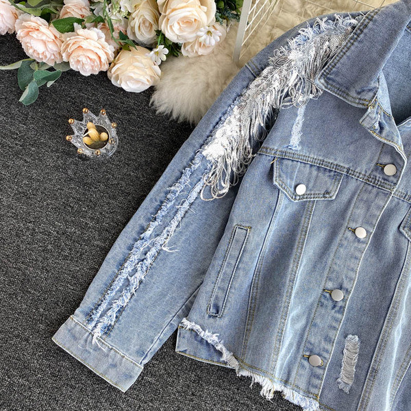 Ajakohane rebenenud motiividega naiste teksajakk