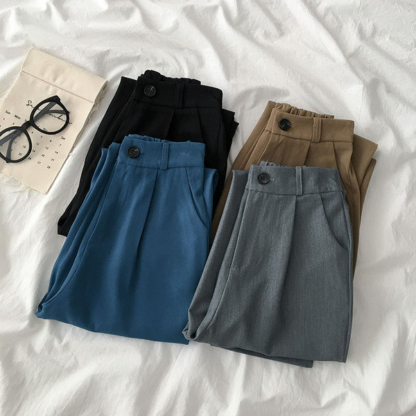 Retro stílusú női nadrág gombbal és magas derékkal