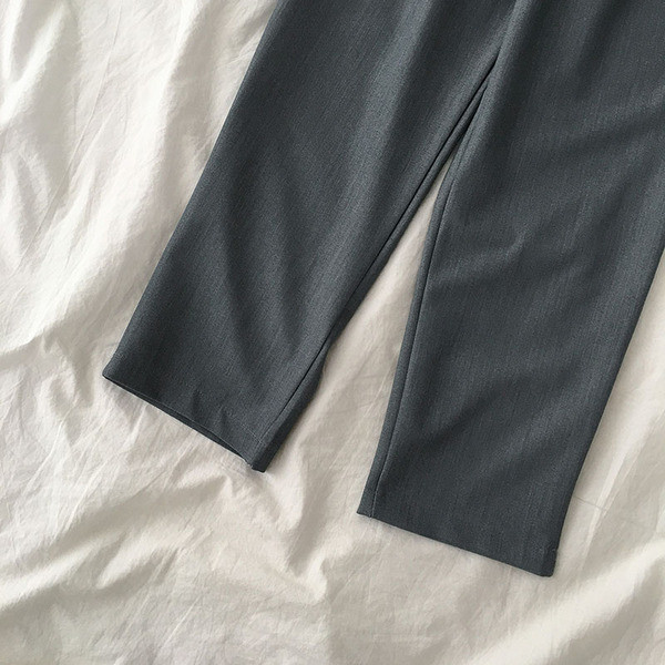 Retro stílusú női nadrág gombbal és magas derékkal