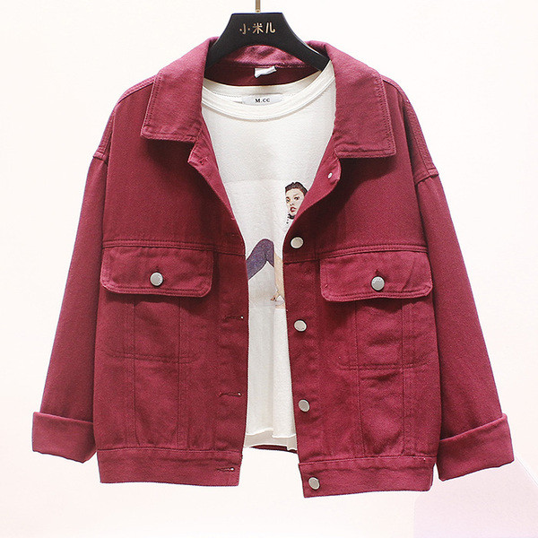 Moodne taskute ja pikkade varrukatega naiste teksajakk