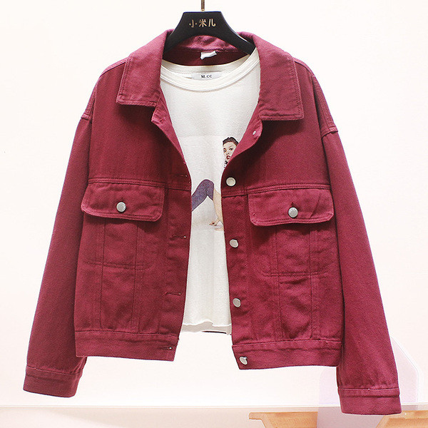 Moodne taskute ja pikkade varrukatega naiste teksajakk