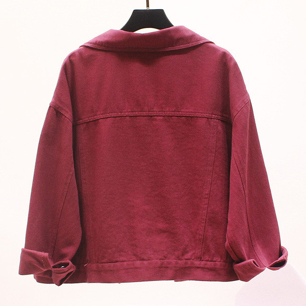 Moodne taskute ja pikkade varrukatega naiste teksajakk