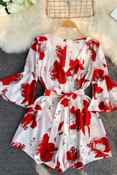 Κοντή γυναικεία ολόσωμη φόρμα με λουλουδάτο μοτίβο και μανίκια λωτού