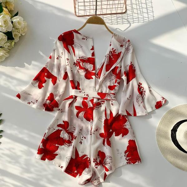 Κοντή γυναικεία ολόσωμη φόρμα με λουλουδάτο μοτίβο και μανίκια λωτού