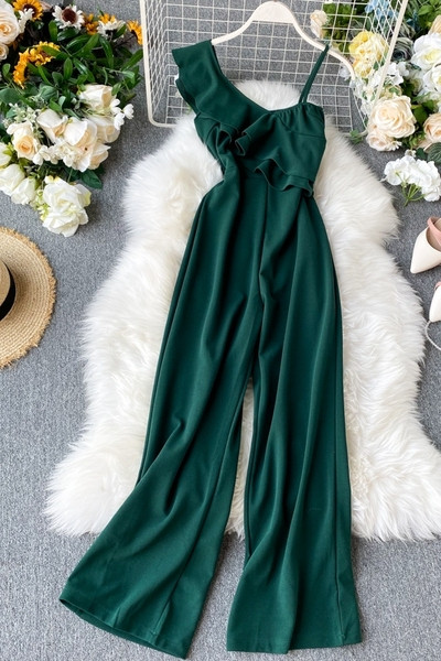 Moderan dugi ženski kombinezon s kovrčama