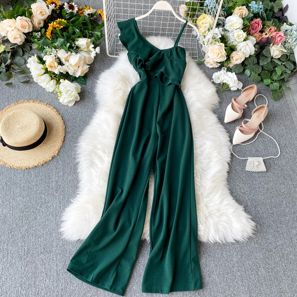 Moderan dugi ženski kombinezon s kovrčama