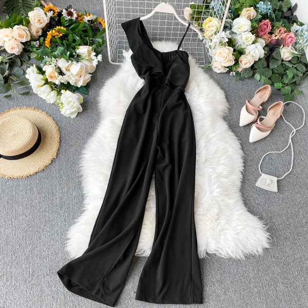 Moderan dugi ženski kombinezon s kovrčama