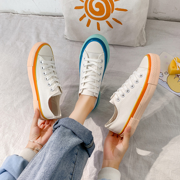 Νέο μοντέλο γυναικείααθλητικά παπούτσια με χρωματιστή σόλα και κορδόνια