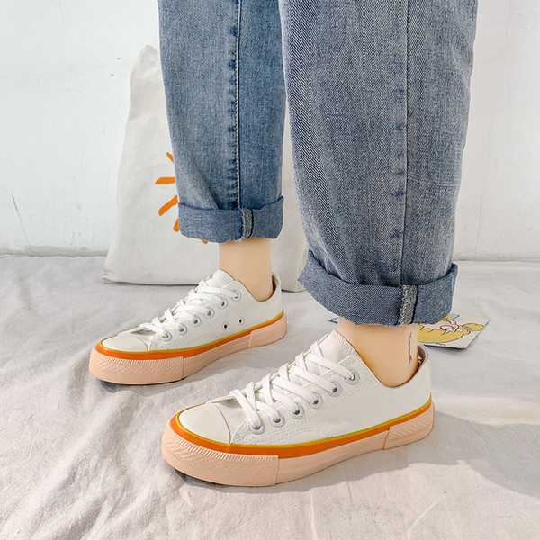 Νέο μοντέλο γυναικείααθλητικά παπούτσια με χρωματιστή σόλα και κορδόνια