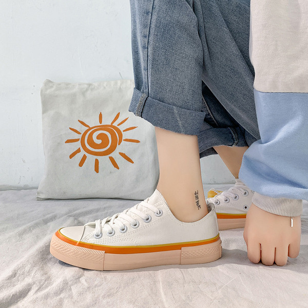 Νέο μοντέλο γυναικείααθλητικά παπούτσια με χρωματιστή σόλα και κορδόνια