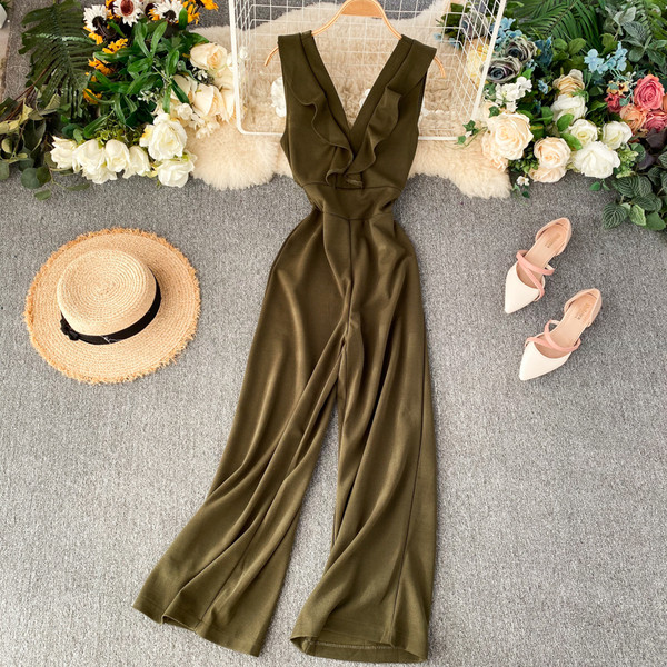 Hosszú női jumpsuit V-nyakkal és fürtökkel