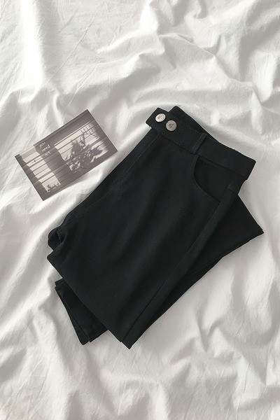 Naiste mustad nööpide ja kõrge vöökohaga püksid
