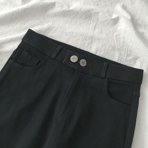 Naiste mustad nööpide ja kõrge vöökohaga püksid