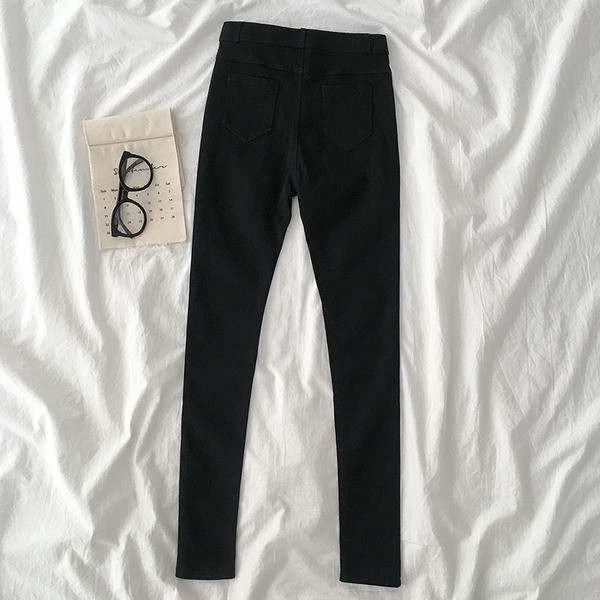 Naiste mustad nööpide ja kõrge vöökohaga püksid