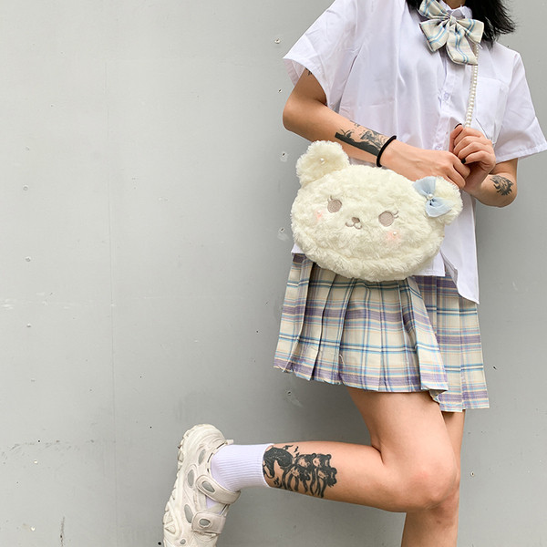 Παιδική βελούδινη τσάντα σε σχήμα αρκούδας με πέρλες