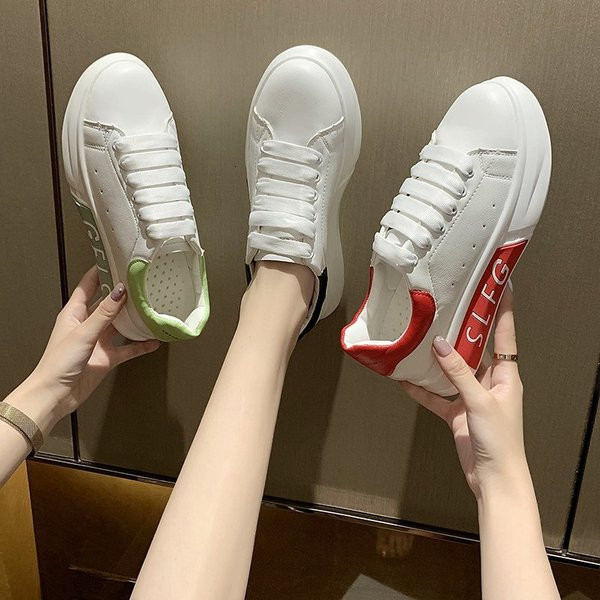 Γυναικεία αθλητικά παπούτσια με δερμάτινα κορδόνια