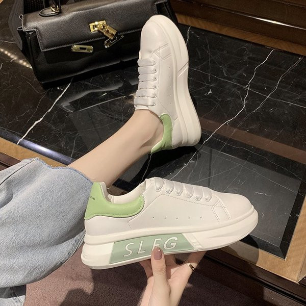 Γυναικεία αθλητικά παπούτσια με δερμάτινα κορδόνια