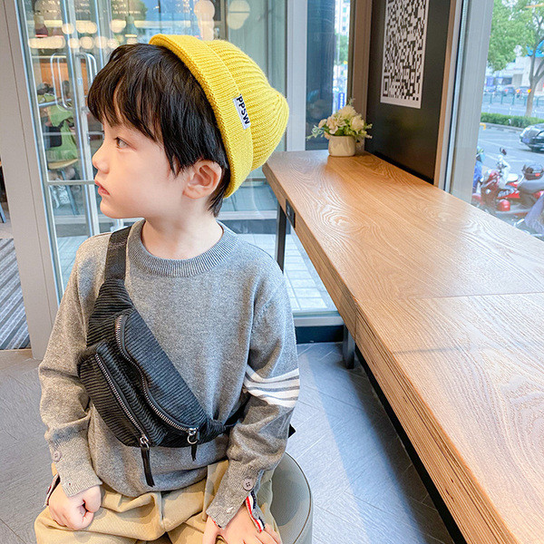 Μοντέρνα παιδική τσάντα ώμου με δύο τσέπες