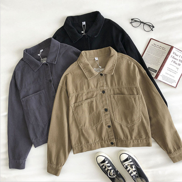 Γυναικείο κοντό μπουφάν με κουμπιά και τσέπη σε διάφορα χρώματα