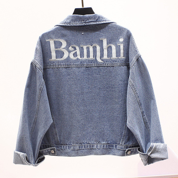 Női alkalmi farmerdzseki hímzéssel és felirattal