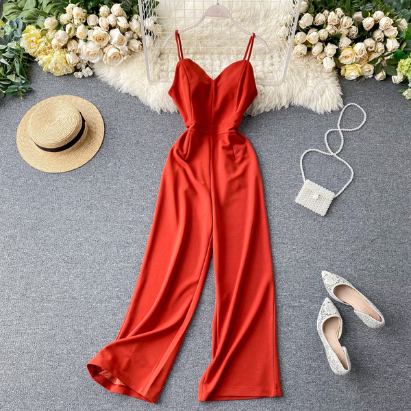 Μακρύ μοντέρνα γυναικεία ολόσωμη φόρμα με λεπτά λουράκια