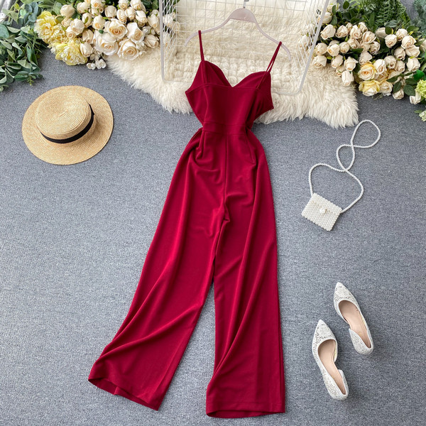 Μακρύ μοντέρνα γυναικεία ολόσωμη φόρμα με λεπτά λουράκια