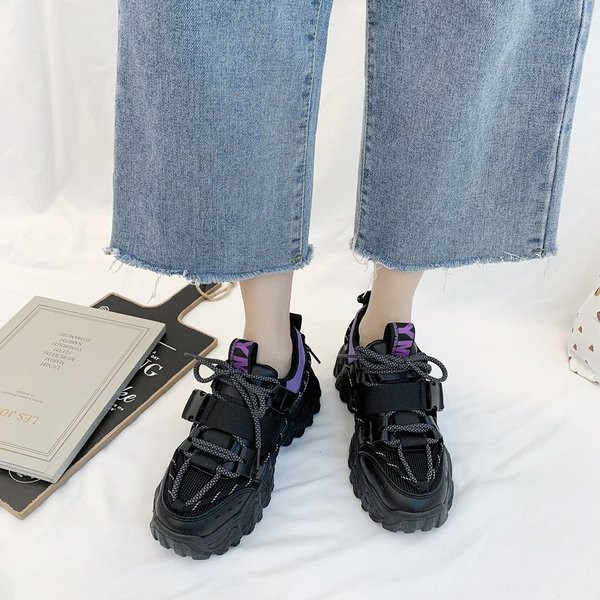 Νέο μοντέλο γυναικεία αθλητικά παπούτσια- με τραχιά σόλα