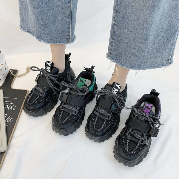 Νέο μοντέλο γυναικεία αθλητικά παπούτσια- με τραχιά σόλα