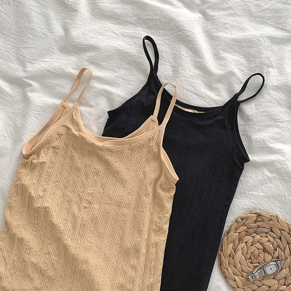 Lezser női felső kerek nyakkivágással és vékony pántokkal