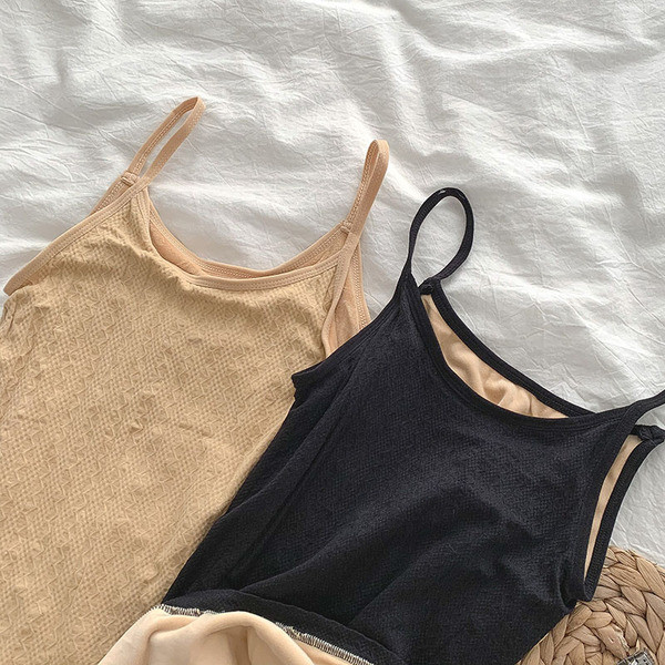 Lezser női felső kerek nyakkivágással és vékony pántokkal