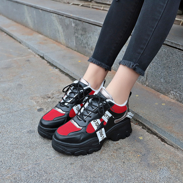 Πολύχρωμα γυναικεία αθλητικά παπούτσια - με τραχιά σόλα και κορδόνια