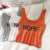 Póló ovális nyakkivágással és hímzéssel