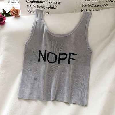 Póló ovális nyakkivágással és hímzéssel